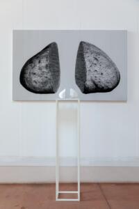 Ivan Barlafante, Parlo, 2021, carboncino, ottone, pietra, tulle, carta, legno smaltato, pietra, acciao inox lucidato a specchio, alluminio, ferro smaltato al forno, 266 x 193 x 41 cm
